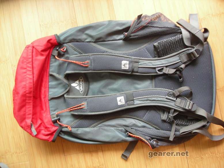 6. Vaude Cross Ultralight 35，八成新。转让价RMB 180。