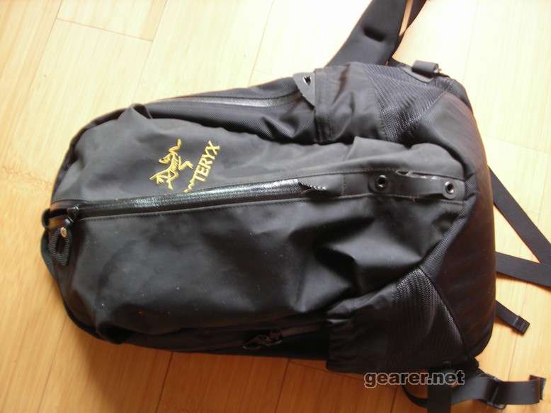 11. Arc'Teryx Arro 16，黑色，七八成新。转让价RMB 650。