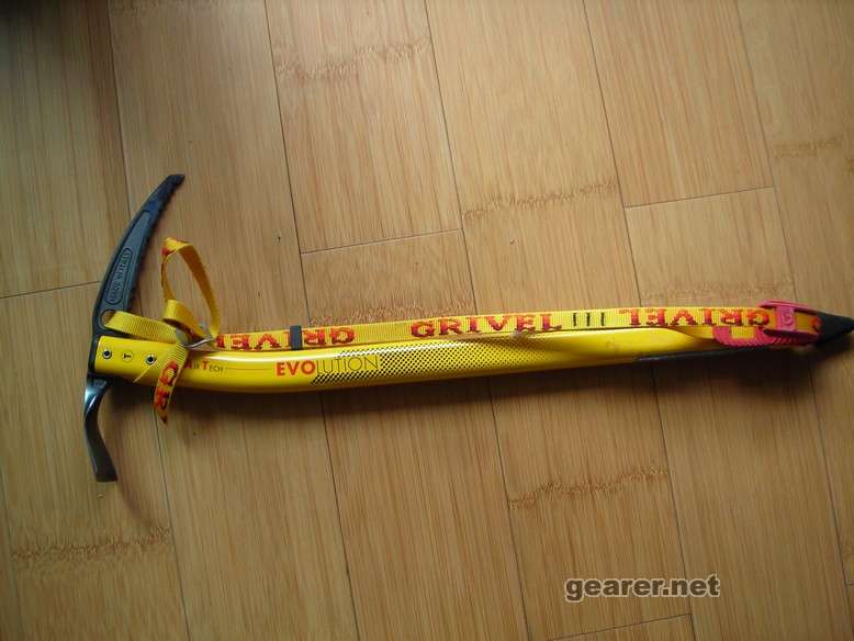 13. Grivel Air Tech 大镐，58cm，全新。转让价RMB 780。挣扎中，保留后悔权利。