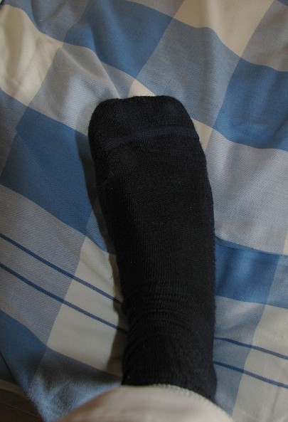 把原先穿左脚的袜子穿上右脚，哪一边才是大拇指了？