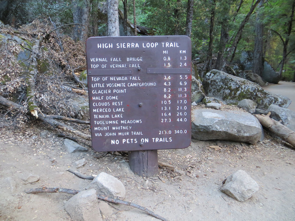 trail指示牌