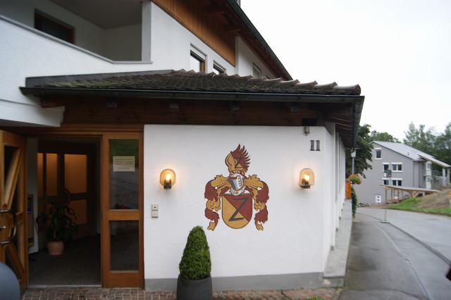 因为订下参展较晚，好不容易通过VAUDE订了一个位于叫做海宁贝格的山村旅馆
