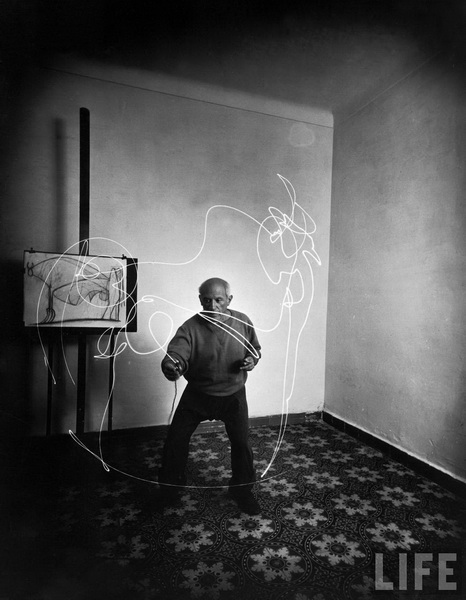 picasso_light_drawing04.jpg