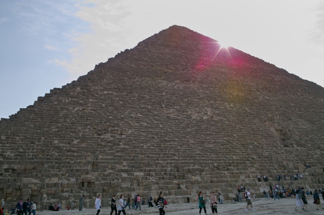 大金字塔是第四王朝第二个国王胡夫的陵墓，建于公元前2690年左右